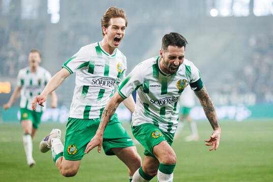 Hammarbys Nahir Besara och Oscar Steinke Brånby jublar