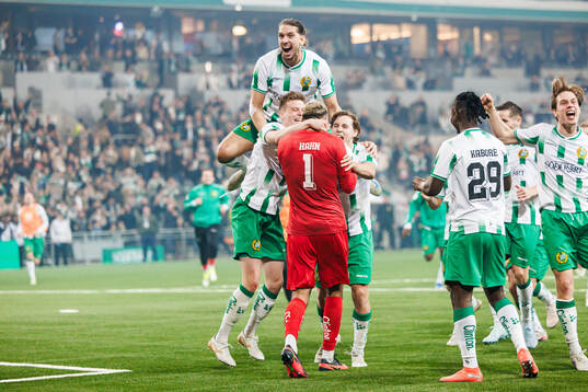 Spelare ur Hammarby jublar
