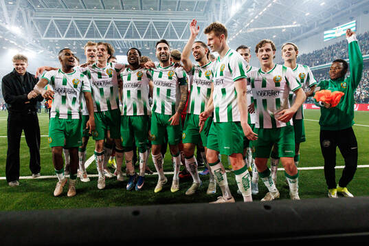 Spelare ur Hammarby jublar