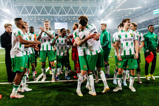 Hammarbys Nahir Besara och Frederik Winther jublar med