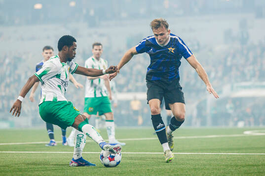 Hammarbys Frank Junior Adjei och Sirius Oscar Krusnell