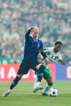 Sirius Robbie Ure och Hammarbys Frank Junior Adjei
