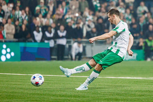 Hammarbys Oscar Johansson Schellhas med en straff