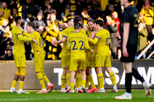 Mjällbys Tom Pettersson jublar