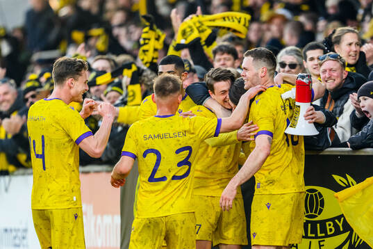 Mjällbys Jacob Bergström jublar