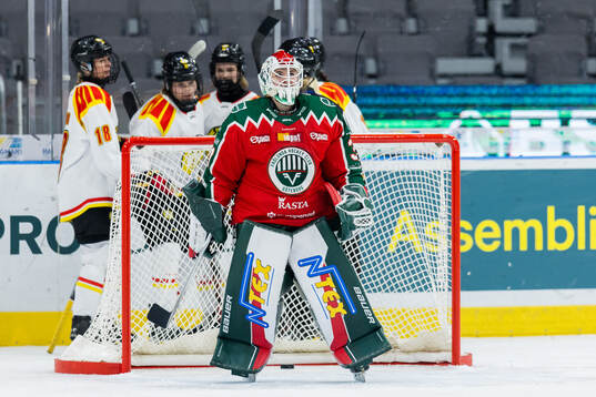 Frölundas målvakt Andrea Brändli deppar