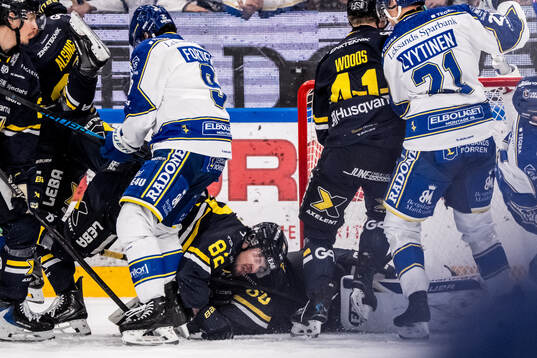 Stökigt framför HV71s mål