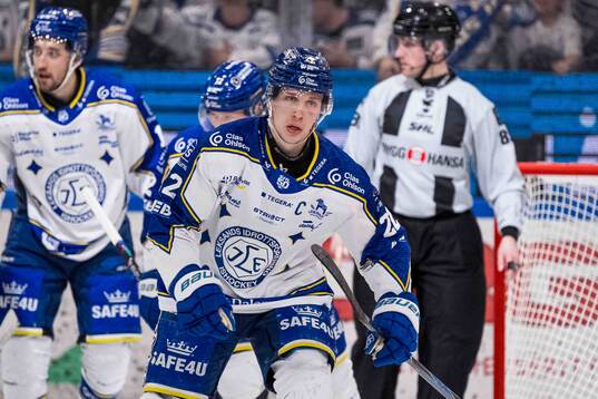 Leksands Lukas Vejdemo jublar