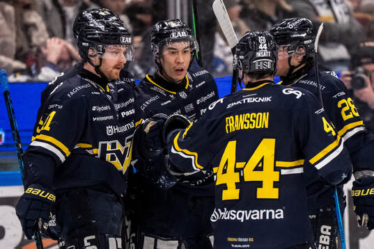 HV71s Jonathan Ang jublar
