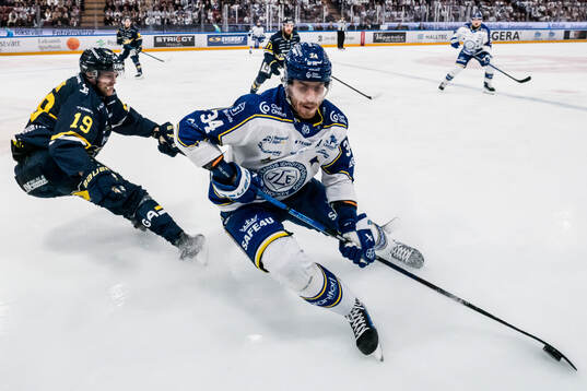 HV71s Niklas Hansson och Leksands Peter Cehlarik