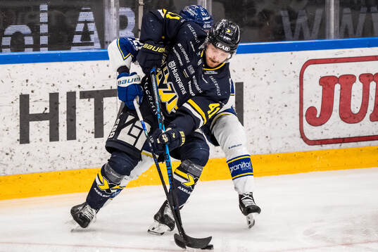 HV71s Riley Woods