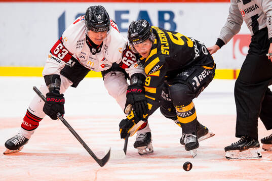 Malmö Redhawks Fredrik Händemark och Skellefteås Victor