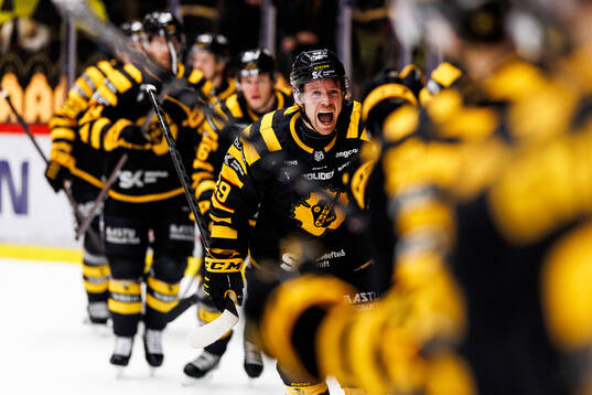 Skellefteås Mikkel Aagaard jublar