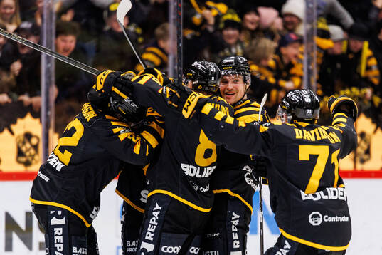 Skellefteås Emil Djuse jublar