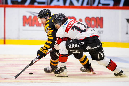 Skellefteås Oskar Vuollet och Malmö Redhawks Elia Pedrotti