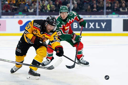 Luleås Linus Omark och Frölundas Max Friberg