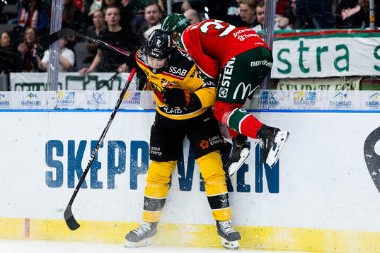 Luleås Pontus Själin och Frölundas Noah Hasa
