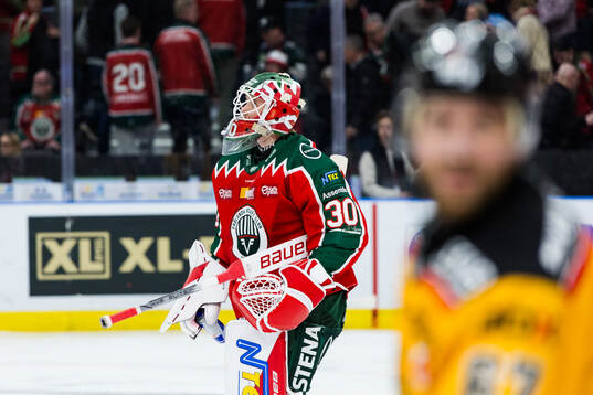 Frölundas målvakt Tobias Normann deppar