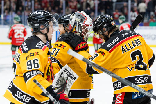 Luleås målvakt Matteus Ward och Frederic Allard jublar