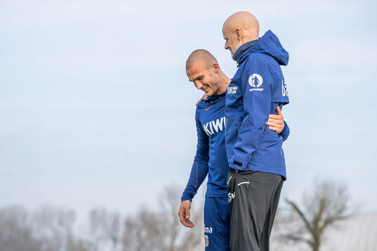 Leo Østigård and Ståle Solbakken, head coach of the