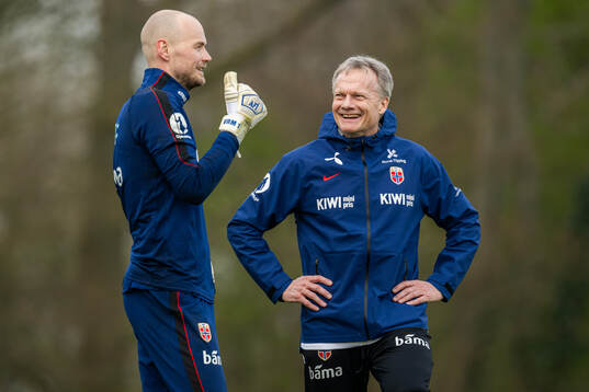 Goalkeeper Viljar Myhra and goalkeeper coach Frode Grodås