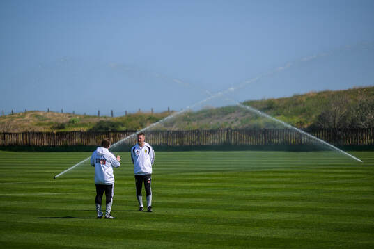 Assistant coach Björn Hamberg and head coach Graham Potter