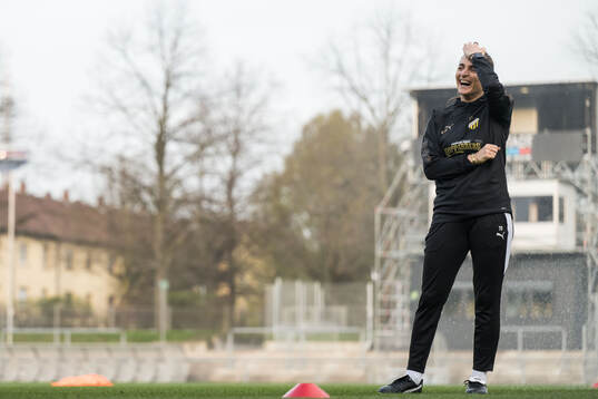 Coach Elena Sadiku