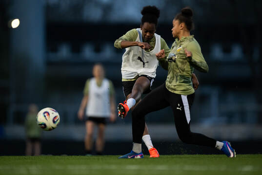 Faith Chinzimu and Felicia Schröder