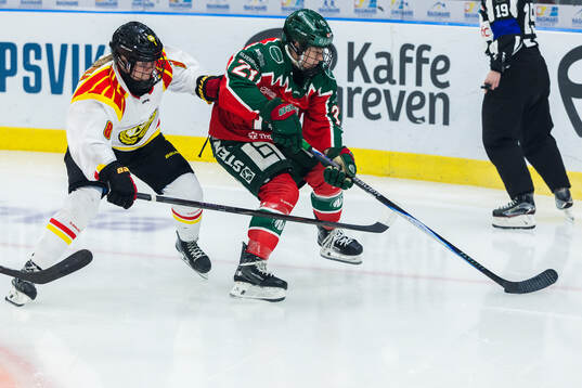 Brynäs Oona Koukkula och Frölundas Jenna Goodwin