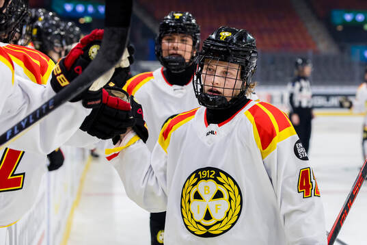 Brynäs Viivi Vainikka jublar