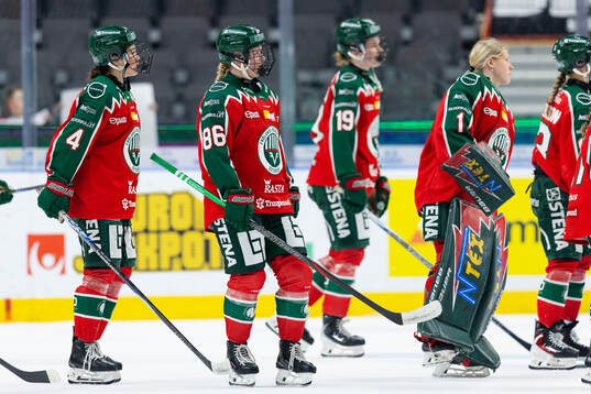 Frölundas Ebba Westerlind och Tuva Kandell deppar
