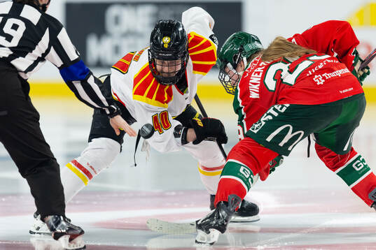 Brynäs Noora Tulus tekar mot Frölundas Felizia