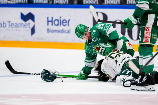 Rögles Mark Friedman och Färjestads Linus Johansson