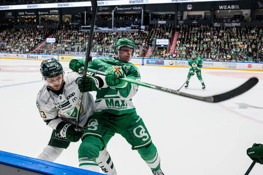 Färjestads Joel Kellman och Rögles Anton Bengtsson