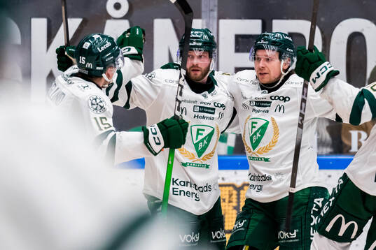 Färjestads Axel Bergkvist och Oskar Steen jublar