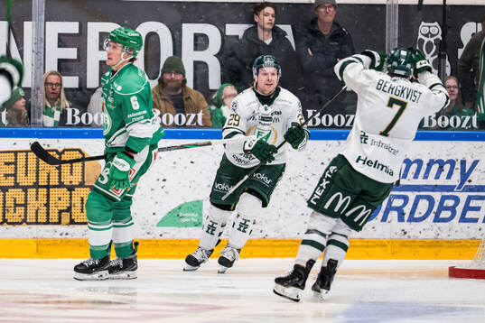 Rögles Paul Ladue deppar och Färjestads Oskar Steen och