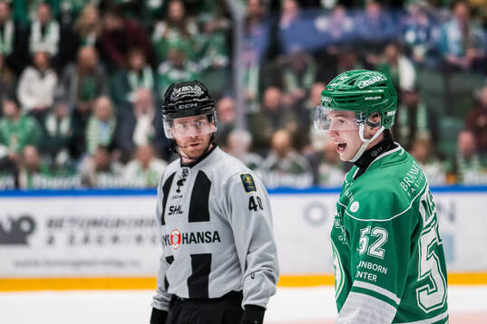 Rögles Felix Nilsson reagerar på ett domslut