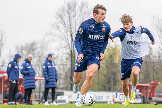 Sander Berge and David Møller Wolfe of the Norwegian