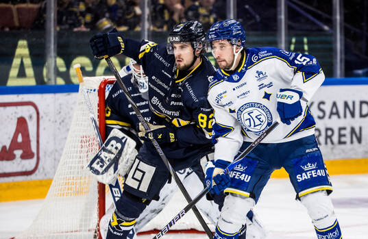 HV71s Santeri Hatakka och Leksands Max Veronneau