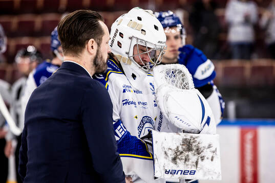 Leksands målvakt Filip Larsson deppar