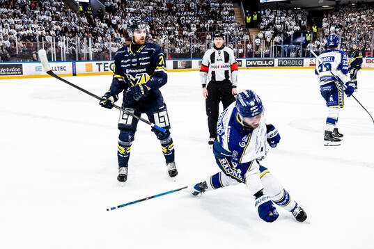 HV71s William Ignberg Nilsson och Leksands Nolan Stevens