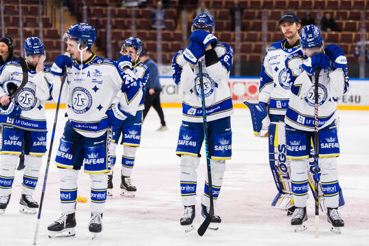 Leksands Alexander Lundqvist deppar med lagkamrater
