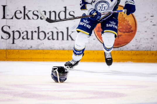 Leksands hjälm på isen