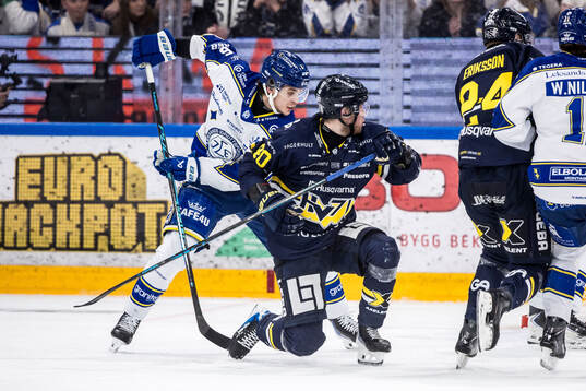 Leksands Alexander Lundqvist och HV71s Oskar Stål-Lyrenäs