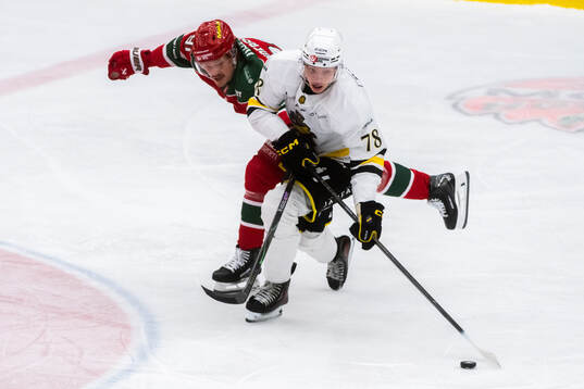 Modos Linus Andersson och AIKs Oliver Johansson