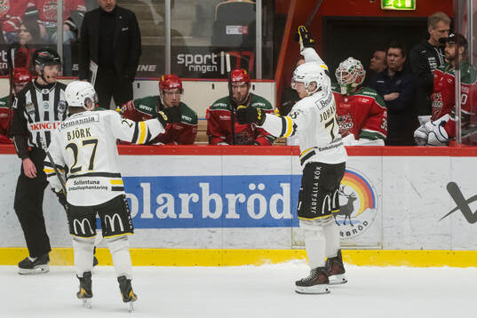 AIKs Oliver Johansson jublar med Christoffer Björk