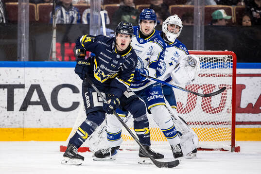 HV71s Hampus Eriksson och Leksands Stefan Milosevic