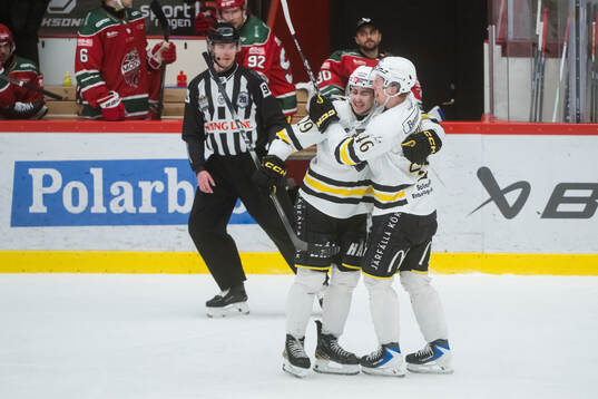 AIKs Daniel Ljungman och Viggo Gustafsson  jublar