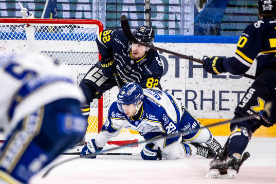 HV71s Santeri Hatakka och Leksands Michael Lindqvist