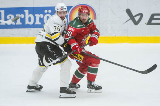 AIKs Erik Aterius  och Modos Gerry Fitzgerald